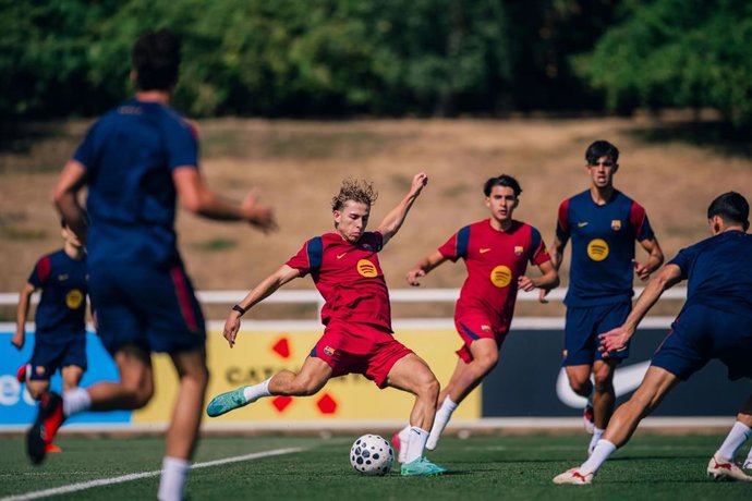 Partido de entrenamiento del Barça en el último día de stage en St. George's Park (Inglaterra)