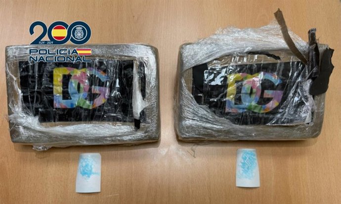 Cocaína intervenida a un joven de 27 años que la llevaba oculta en los asientos de su coche cuando circulaba a gran velocidad por una carretera de Baza.