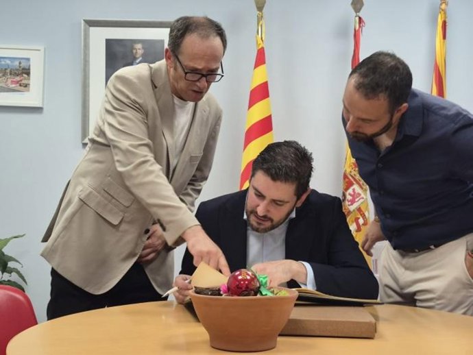 El vicepresidente Alejandro Nolasco, en el Ayuntamiento de Cadrete.