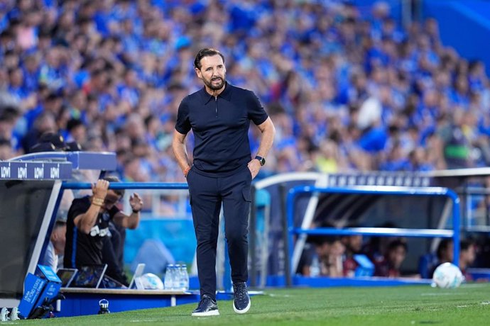 Archivo - Arquivo - José Bordalás, técnico do Getafe CF, observa durante a partida de futebol da Liga Espanhola, LaLiga EA Sports, disputada entre o Getafe CF e o CA Osasuna no estádio Coliseum de Getafe, em 23 de maio de 2026, em Getafe, Espanha.
