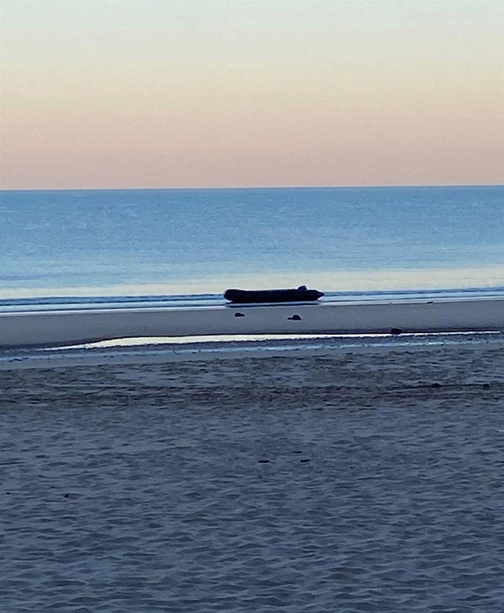 Ascienden a 15 los migrantes interceptados al llegar en una patera a la playa de la Victoria (Cádiz)