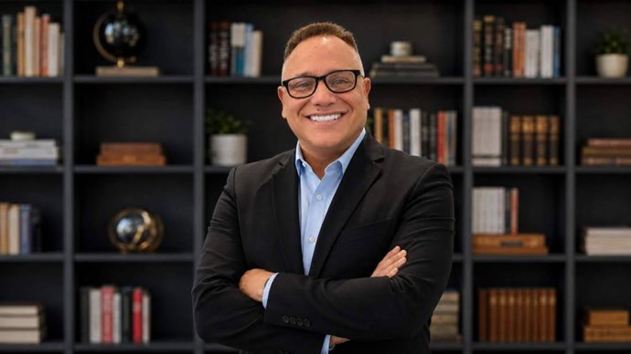 Robinson González supera los 2,5 millones de seguidores divulgando contenidos sobre oratoria