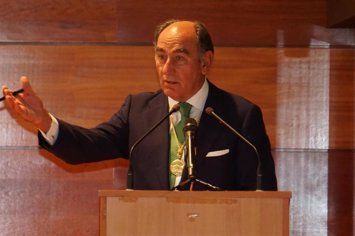 El presidente de Iberdrola, Ignacio Galán, recibe la Medalla de Oro de los Cursos de la Granda en reconocimiento a su trayectoria profesional