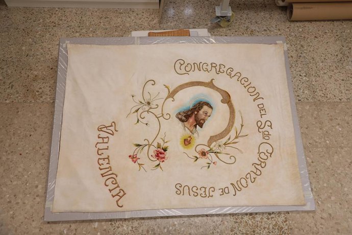 El IVCR+i finaliza la restauración de una bandera de la parroquia de La Torre afectada por la dana de 2024