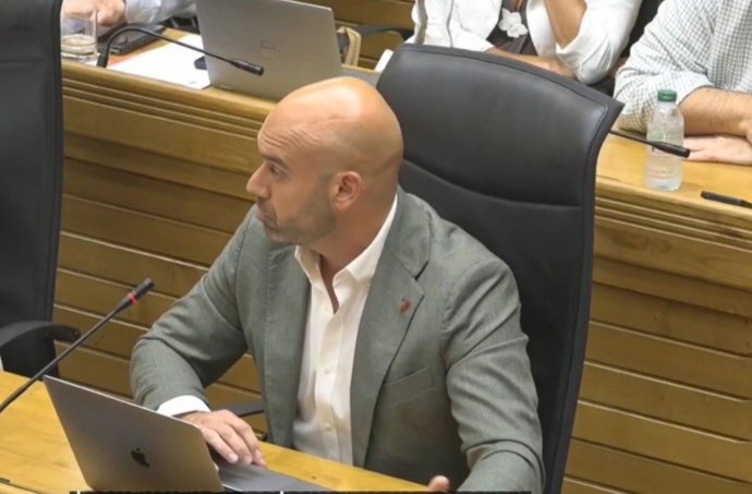 El concejal de Urbanismo y Festejos de Gijón, Jesús Martínez Salvador, en el Pleno Municipal gijonés.