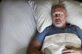 Foto: Los expertos en sueño lo tienen claro: dormir en completa oscuridad es clave para descansar mejor