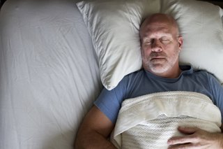 Archivo - Especialistas subrayan que la luz es clave para regular el sueño y que conviene dormir en oscuridad