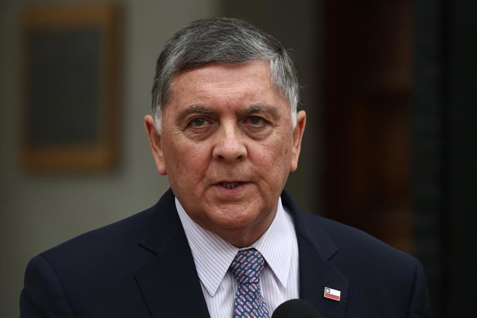 Santiago 3 de agosto 2026. El biministro del Interior y vocero de Gobierno Claudio Alvarado, habla con la prensa en el Palacio de La Moneda. Dragomir Yankovic/Aton Chile