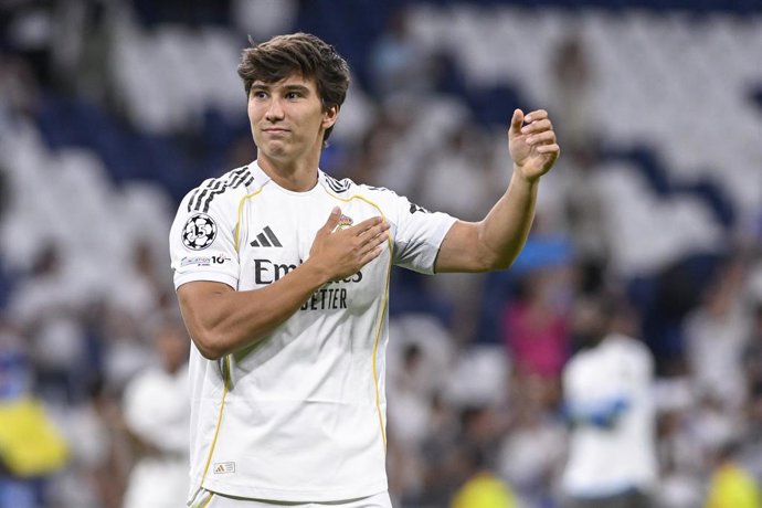 Archivo - May 24, 2026, Madrid, Madrid, Spain: The moment when GONZALO GARCIA of Real Madrid CF takes a lap of honor around the field to bid farewell to the fans after the match on Matchday 38 of the 2025/26 La Liga season, played between REAL MADRID C.F.