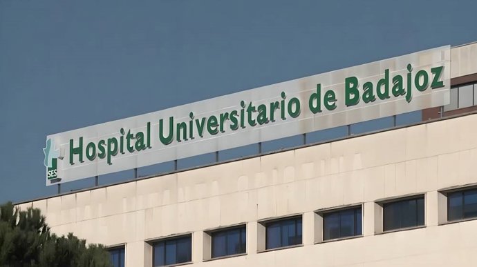 Archivo - Hospital Universitario de Badajoz. Imagen de archivo
