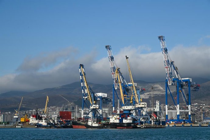 Archivo - Arquivo - RÚSSIA, NOVOROSSIYSK - 23 DE DEZEMBRO DE 2025: Um terminal de contêineres no complexo do Porto Marítimo Comercial de Novorossiysk, às margens do Mar Negro