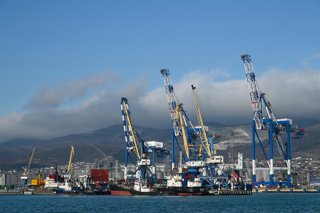 Archivo - Arxiu - Terminal de contenidors al port comercial de la ciutat russa de Novorosisk, a la vora del mar Negre