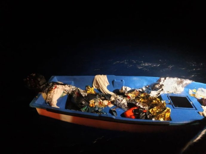 Archivo - Arquivo - Barco de imigrantes no qual viajavam as pessoas resgatadas a sudeste de Cabo de Gata (Almería).