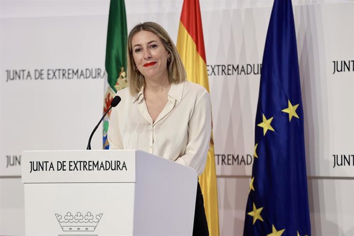 Archivo - La presidenta de la Junta de Extremadura, María Guardiola