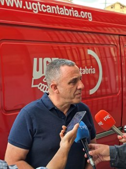 Archivo - El secretario general de UGT en Cantabria, Mariano Carmona