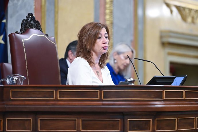 Archivo - Arquivo - A presidente do Congresso, Francina Armengol, durante uma sessão plenária no Congresso dos Deputados, em 24 de junho de 2026, em Madri (Espanha). O presidente do Governo comparece à Câmara Baixa para informar sobre a situação política