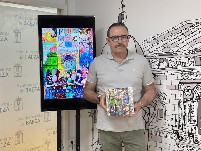 El concejal Antonio Perales durante la presentaicón de la Feria de Baeza 2026
