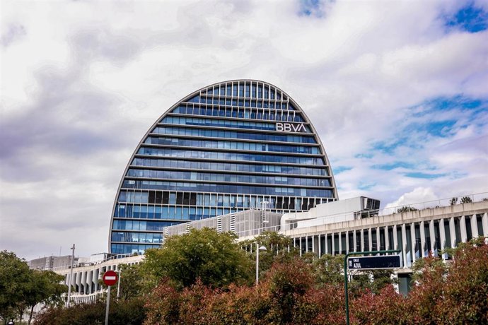 Archivo - Fachada de la sede de BBVA, a 26 de septiembre de 2024, en Madrid (España). 