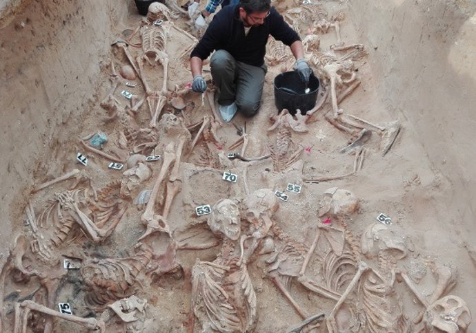 Excavación de una fosa común en Puerto Real (Cádiz)