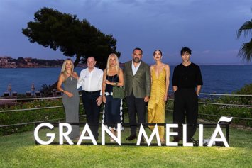 Desde la izquierda,  Ana Fernández, Rafael Gil, Belén Puerto, Gabriel Escarrer, Eugenia Silva y Javier Rey.