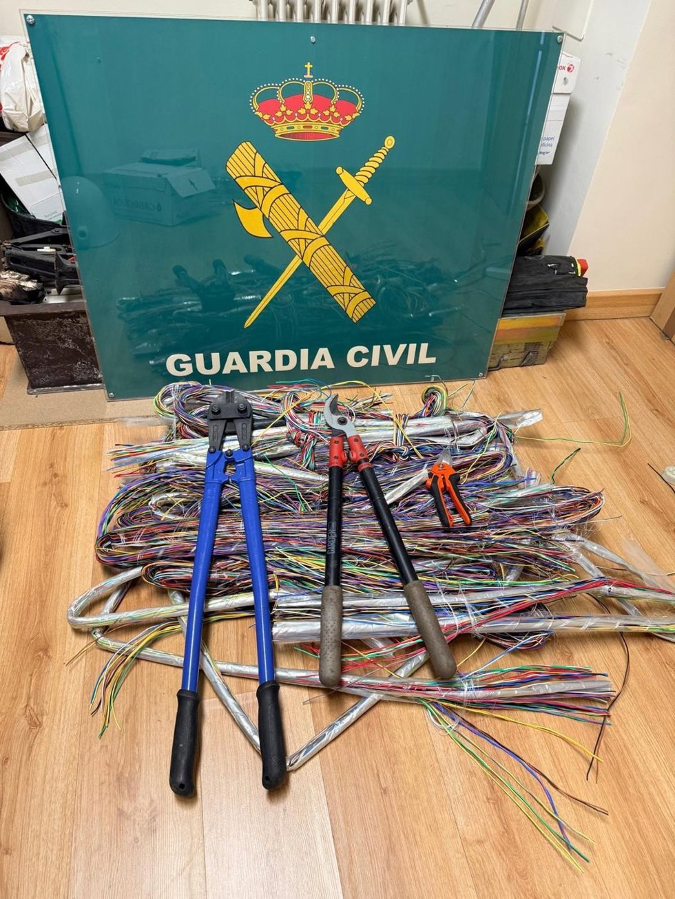 Detenidos tres hombres como presuntos autores del robo de 40kg de cable de cobre en Vilamartín de Valdeorras (Ourense)