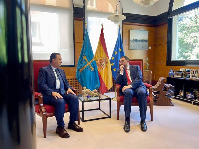El presidente nacional de la Confederación Patronal de la República Mexicana (Coparmex), Juan José Sierra, durante su reunión en Oviedo con el presidente del Principado, Adrián Barbón.