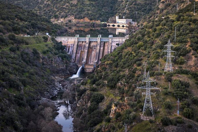 Archivo - Embalse y presa de Picadas, a 22 de febrero de 2026, en Aldea del Fresno, Madrid (España). La Fundación de los Ferrocarriles Españoles (FFE) ha concluido la redacción del Anteproyecto de la Vía Verde del Alberche por encargo de la Asociación de 