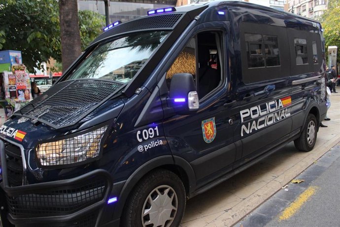 Archivo - Furgón policial
