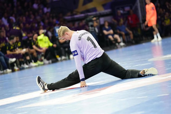 El portero islandés Viktor Hallgrímsson en un partido con el Barça