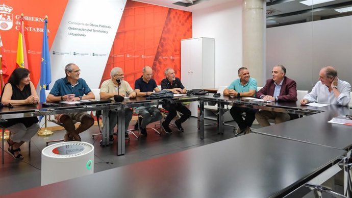 Reunión entre el consejero y representantes de AMA