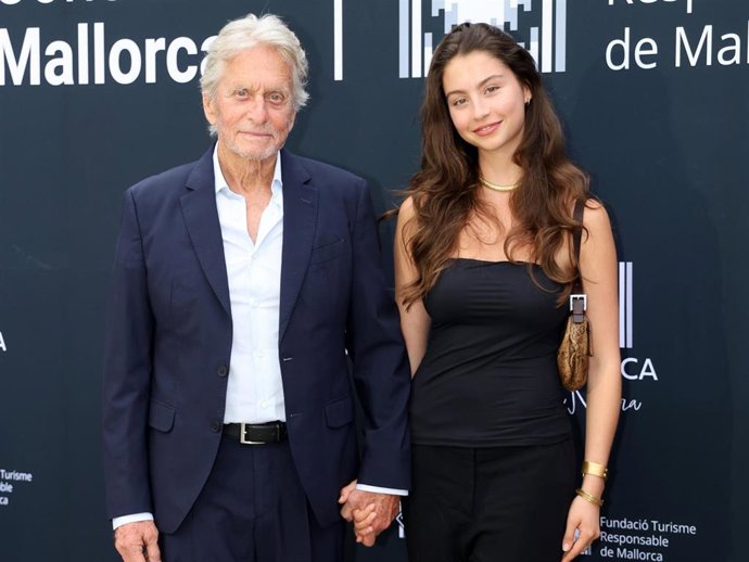 Carys Douglas, hija de Michael Douglas, sorprende hablando en español