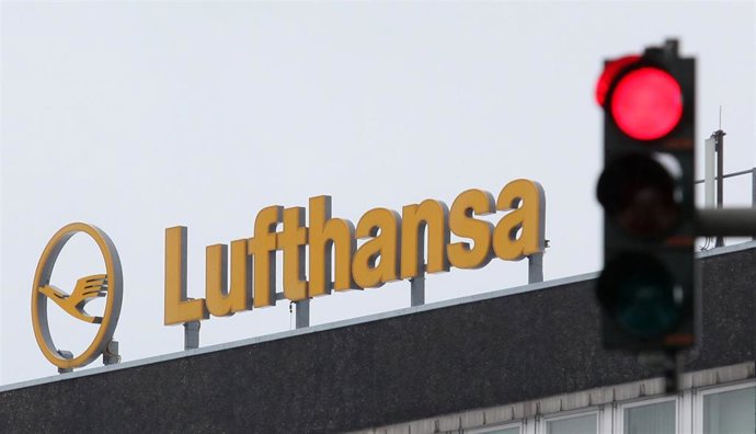 Archivo - Lufthansa logo  