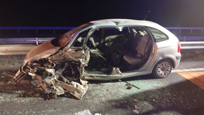 Vehículo implicado en el accidente en la A-92 en la provincia de Gradana, en el término municipal de Huétor Tájar.