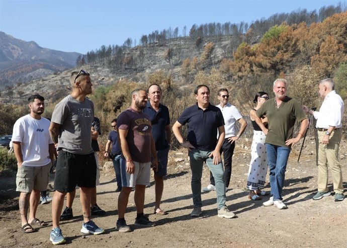 El president Pérez Llorca explica a ganaderos de Eslida y Artana las ayudas aprobadas por el Consell para hacer frente a las consecuencias del fuego Artana