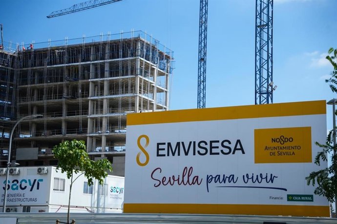 Archivo - Imagen de archivo de una promoción de vivienda de protección oficial en Sevilla