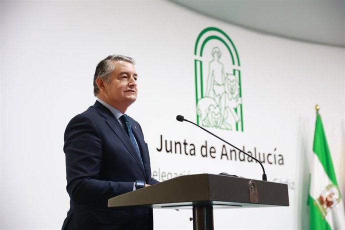 El vicepresidente primero y consejero de Presidencia, Sanidad y Emergencias, Antonio Sanz, durante la toma de posesión de los delegados territoriales de Cádiz. Imagen de archivo.
