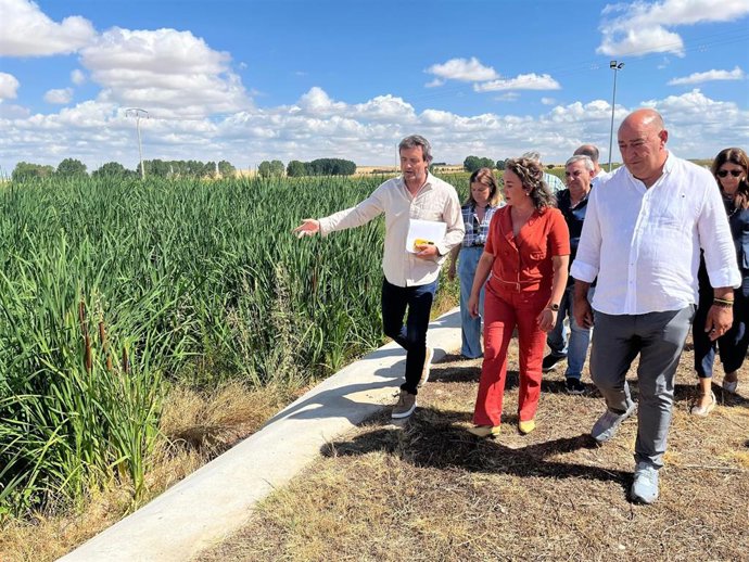 González Corral en la visita a la nueva EDAR de Escalona.