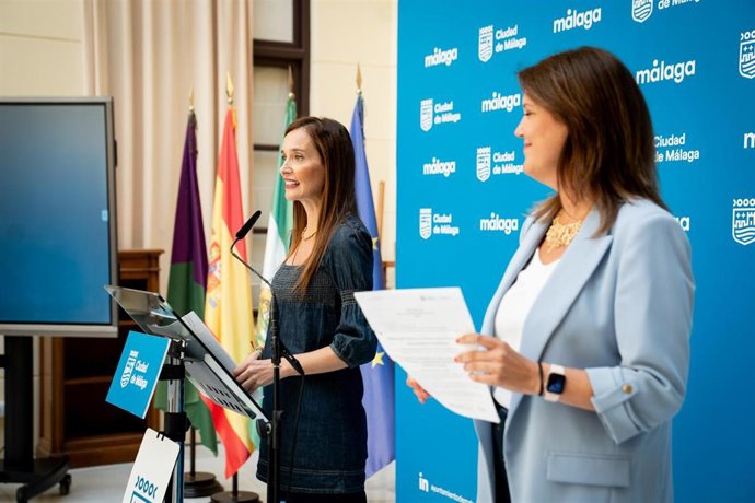 La portavoz del equipo de gobierno, Elisa Pérez de Siles, junto a la concejala Carmen Casero