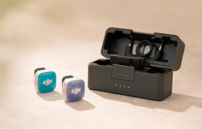 Foto do DJI Mic Mini 2S com o estojo oficial.