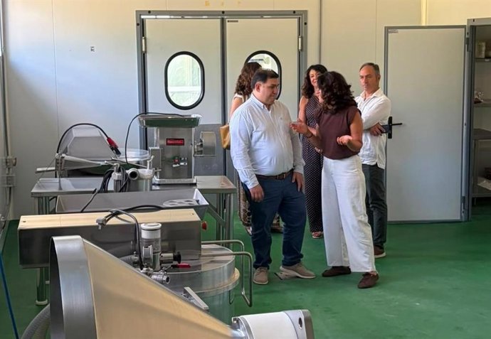 El director general del Instituto Tecnológico Agrario de Castilla y León (ITACyL), David González, visita la Estación Tecnológica de la Carne (ETC), ubicada en Guijuelo (Salamanca).