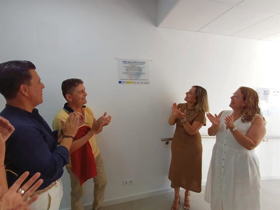 La Consejera De Política Social, Familias E Igualdad, Conchita Ruiz, Junto Con El Alcalde De San Javier, José Miguel Luengo, Durante El Acto De Inauguración Del Nuevo SEPAP De Afemar