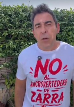 El actor Pablo Chiapella muestra su apoyo a la campaña 'No al macrovertedero de Zarra'