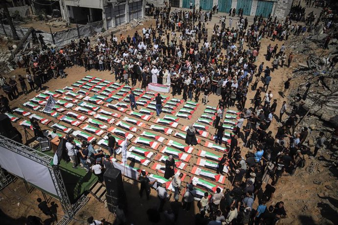 Un funeral masivo de 112 víctimas en Gaza por ataques israelíes
