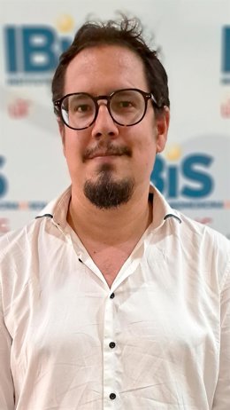El investigador Ramón y Cajal y responsable junior del grupo Modulación Terapéutica de la Homeostasis Proteica en el Instituto de Biomedicina de Sevilla (IBiS), Cristian Prieto García