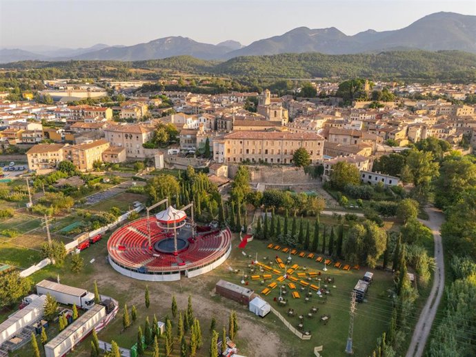 Archivo - Imagen de la infraestructura de Nits de Circ en Besalú (Girona).