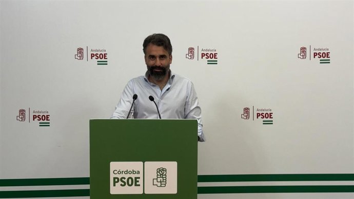 Alberto Mayoral en la sede provincial de su partiddo.