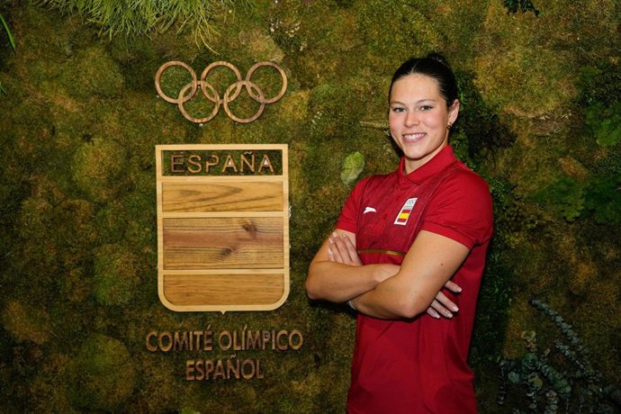Archivo - La nadadora española Ángela Martínez, en la presentación del equipo español de natación para los Juegos de Paris 2024.