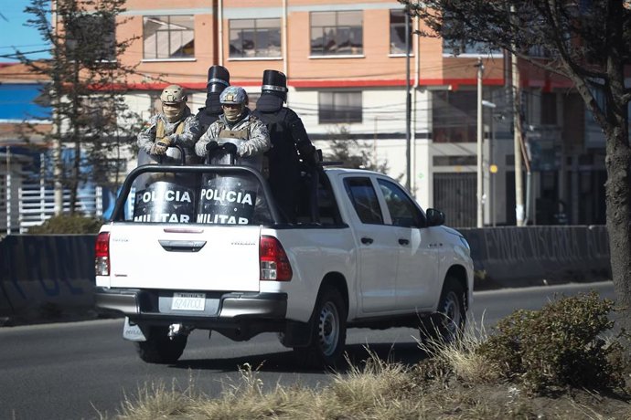 Archivo - Efectivos de la Policía militar de Bolivia
