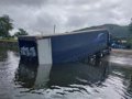 Hallan un camión encallado en el río en Caminha (Portugal) con una lancha de alta velocidad en su interior