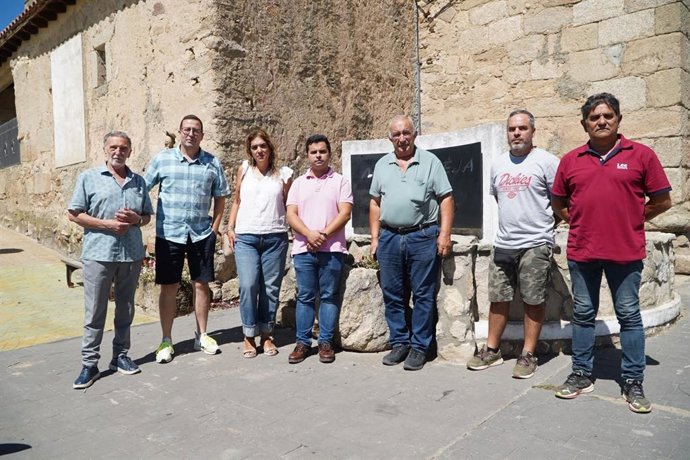 Miembros del PSOE, tras el Pleno en Moraleja de Sayago